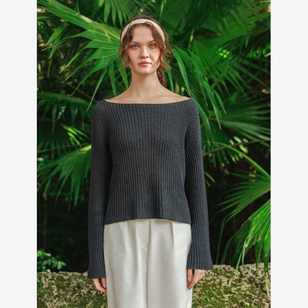 2404 - Model 5 - Fenny Sweater