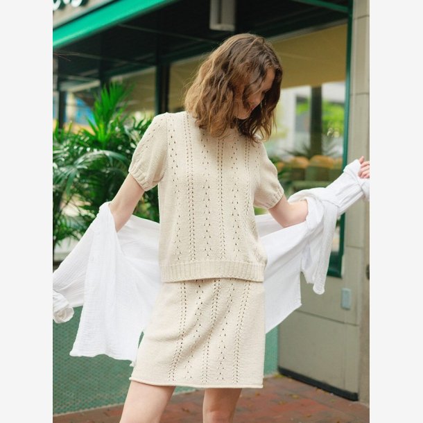 2404 - Model 9 - Cornelia Tee 