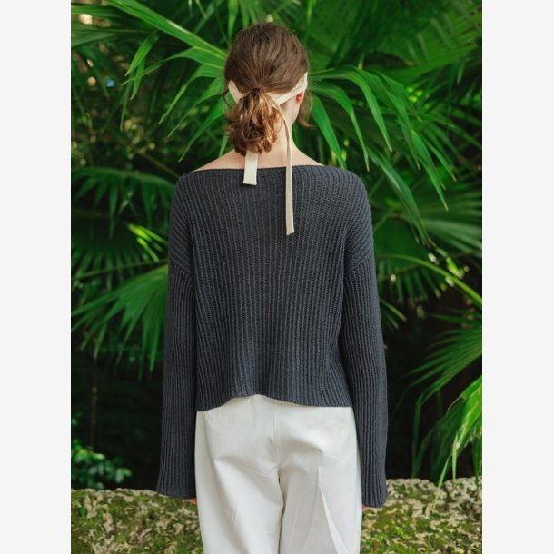 2404 - Model 5 - Fenny Sweater