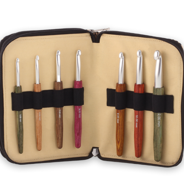 Uld hklenlest med greb i tr fra Lana Grossa 