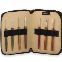 Uld hklenlest med greb i tr fra Lana Grossa 