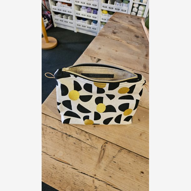 03.11.25 Workshop: Sy din egen projekttaske og dimsepung / toolpurse v. Monika Barse (3 aftener)