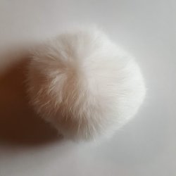 Pom Pom i kaninpels - hvid 6 cm i diamter