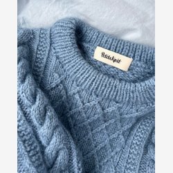 "PetiteKnit" - label