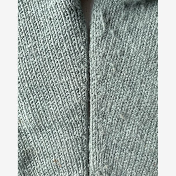 Refresh Your Knit With PetiteKnit" - Lint Remover