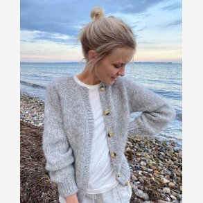 Novice Cardigan - Chunky Edition | Strikkeopskrift til dame fra Petite Knit