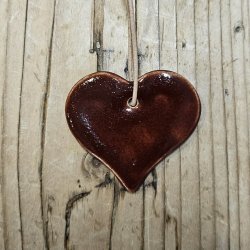 R�de hjerter i keramik