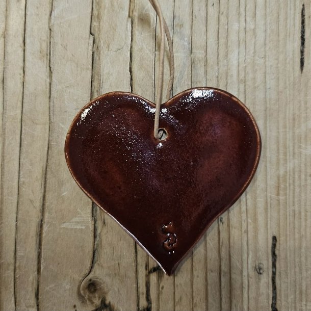 R�de hjerter i keramik