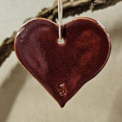 R�de hjerter i keramik