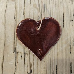 R�de hjerter i keramik