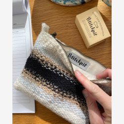 Technicolor Purse | Opskrift fra PetiteKnit