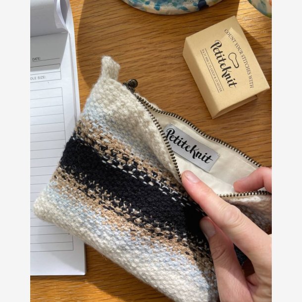 Technicolor Purse | Opskrift fra PetiteKnit